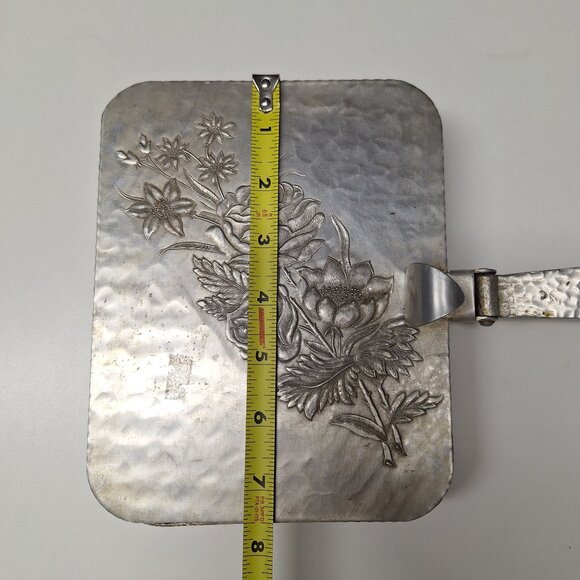 Vintage Hammered Metal Floral Embossed Hinged Lid Dust Pan Crumb Silent Butler - Picture 8 of 9